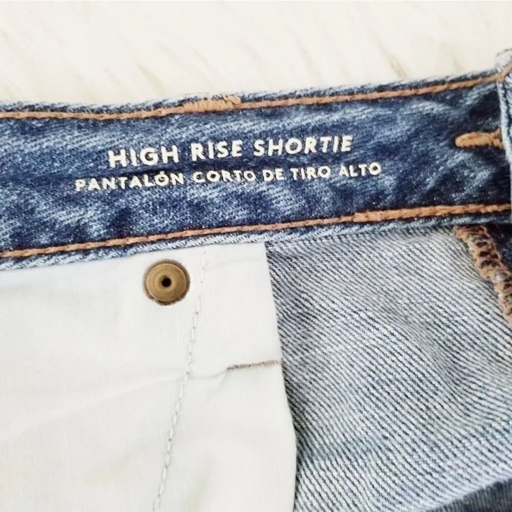 Universal Thread shorts with button fly closure - Picture 4 of 5